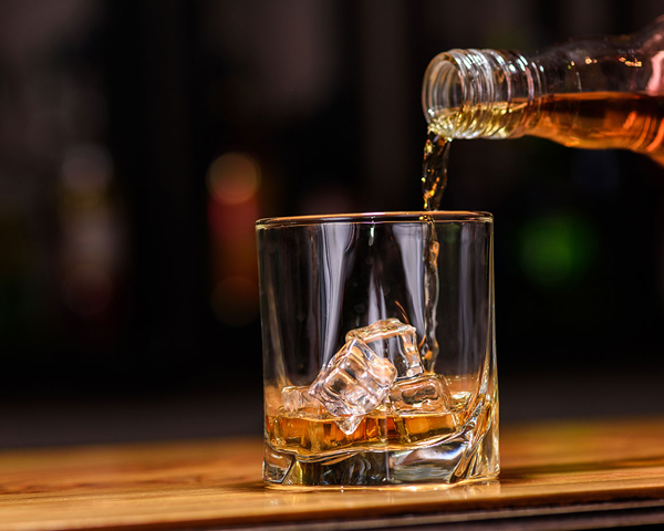 KentuckyBourbonTrailBachelorParty_BourbonPour